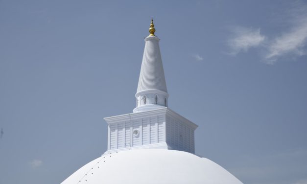 දෙව් බඹුන්ගෙන් පුද ලද විශ්වයේ අසමසම දාගැබ- රුවන්වැලි මහා සෑය
