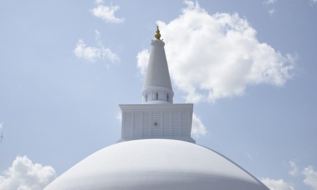 දෙව් බඹුන්ගෙන් පුද ලද විශ්වයේ අසමසම දාගැබ- රුවන්වැලි මහා සෑය