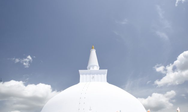 දෙව් බඹුන්ගෙන් පුද ලද විශ්වයේ අසමසම දාගැබ- රුවන්වැලි මහා සෑය