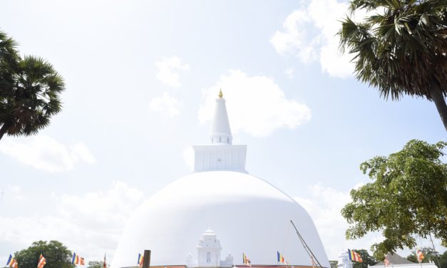 දෙව් බඹුන්ගෙන් පුද ලද විශ්වයේ අසමසම දාගැබ- රුවන්වැලි මහා සෑය
